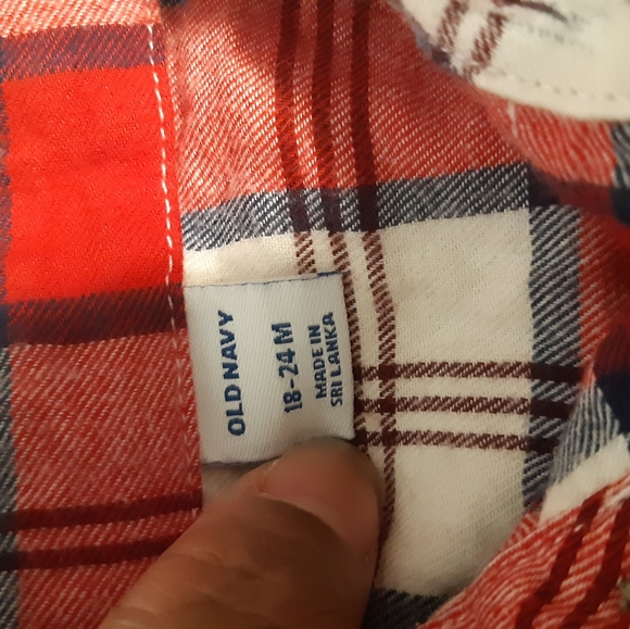 Old Navy Boys plaid Long Sleeves Shirt Size 18-24 Months, Red, white, And Black, - Picture 5 of 7